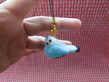 ★羊毛フェルト　鳥　ハンドメイド★セキセイインコのストラップ②_画像1