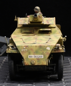 1/35 ドイツ軍 Sd.Kfz.250/8 軽装甲兵員車 シュツンメル7.5cm k51 制作完成品