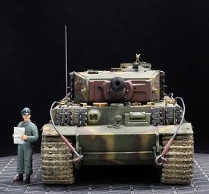 1/35 ドイツ軍 タイガーⅠ重戦車 第505重戦車大隊所属車輛（真鍮砲身・フリウルキャタピラ他）フィギュア付き 制作完成品