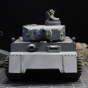 1/35 ドイツ軍 タイガーⅠ極初期型 潜水仕様（戦車兵フィギュア付き） 制作完成品