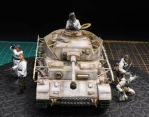 1/35 ドイツ軍 Ⅳ号戦車J型（初期型）冬季仕様 歩兵/戦車兵フィギュア×５体付き 制作完成品_画像6