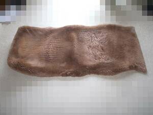 [即決有]大きめのムートン 品質保証安心のニチロムートン 羊毛皮 敷物 ラグ 155×67cm
