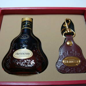 ヘネシー Hennessy X.O 50ml 本革製メタルプレート付きキーリングの画像2