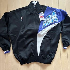 【新品】NBA (エヌビーエー）トレーニングウエア 黒 Lサイズ 白×紫の切り替え  運動着 長袖 ジャージの画像1