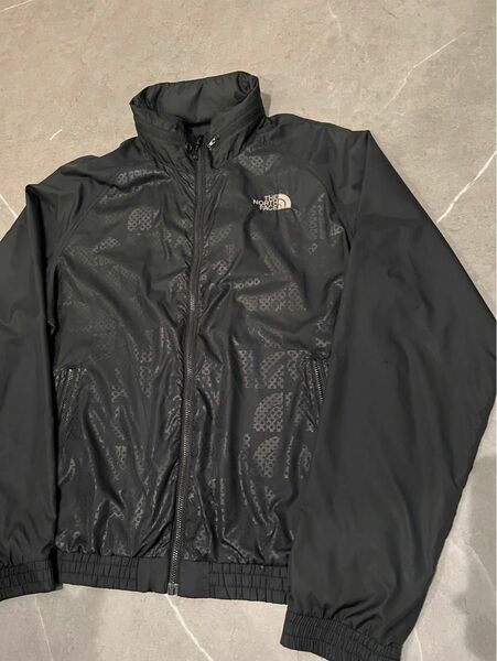 ノースフェイス THE NORTH FACE メンズM フード収納可能　薄手ナイロンパーカー 美品 正規輸入本物