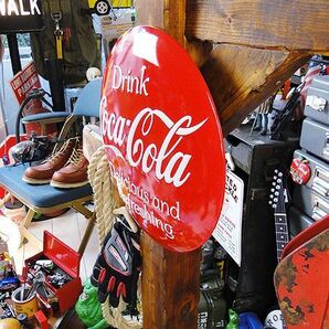コカ・コーラ エンボスティンサイン コカ・コーラボタン アメリカ雑貨 アメリカン雑貨 サインプレート ティンサインボード インテリアの画像4