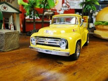 1956年フォード　F-100　ピックアップ　ダイキャストミニカー（イエロー）_画像3