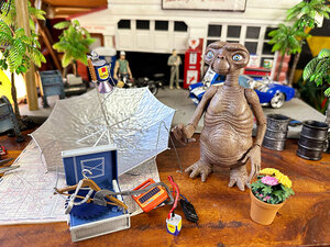 NECA　E.T.　LEDチェスト　40周年アニバーサリー　デラックス　アルティメット　アクションフィギュア ■ アメリカン雑貨