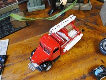 昔の消防車　ファイヤートラック　ミニカー（レッド×シルバー） ■ アメリカン雑貨 アメリカ雑貨_画像2