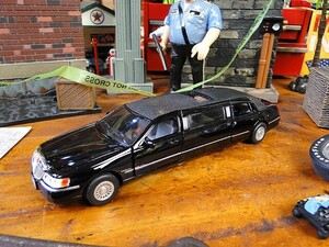 1999年リンカーン　ストレッチリムジン　ミニカー　1/38スケール（ブラック） ■ アメリカン雑貨 アメリカ雑貨