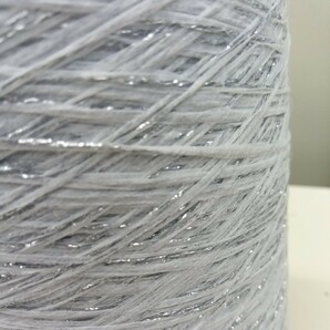 特殊加工糸 テープヤーンとラメの張り合わせ 約５００g 毛糸 ケイト シュシュ ピアス タッセル 手織り手編み 引き揃え糸 アクセサリーの画像4