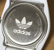 245-0368 adidas アディダス　メンズ腕時計　ラバーベルト　クオーツ　白　ホワイト　ADH2916 電池切れ　動作未確認_画像5