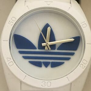244-0267 adidas アディダス メンズ腕時計 ラバーベルト クオーツ 白 ホワイト ADH2921 電池切れ 動作未確認の画像2