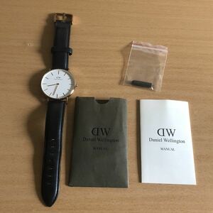 243-0163 Daniel Wellington ダニエルウェリントン メンズ　レディース　腕時計　革ベルト　クオーツ　黒　ブラック　稼働品