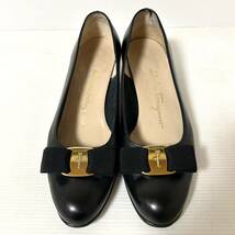 【美品】SalvatoreFerragamo サルヴァトーレフェラガモ フェラガモ ヴァラリボンパンプス レザー　7C 24.5cm ブラック　＊CN_画像2