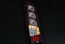☆★　ハイエース 200系 テールランプ インナーレッド 流れる 流星ウインカー シーケンシャル LED ベンツ風　リーフ型　★_画像3