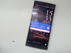 #59923【中古品】au KYV45 京セラ URBANO V04 プラチナシルバー SIMロック解除済 利用制限○ Android アンドロイド スマホ