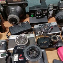 OLYMPUS Canon MINOLTA FUJI YASHICAなど フィルムカメラ まとめてセット 当時物 中古 ジャンク 長期保管_画像3