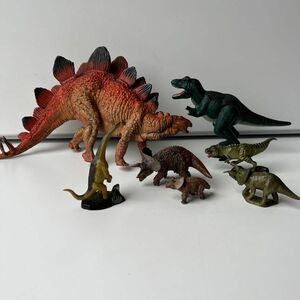 恐竜　ステゴサウルス　ティラノサウルス　トリケラトプス　フィギュア