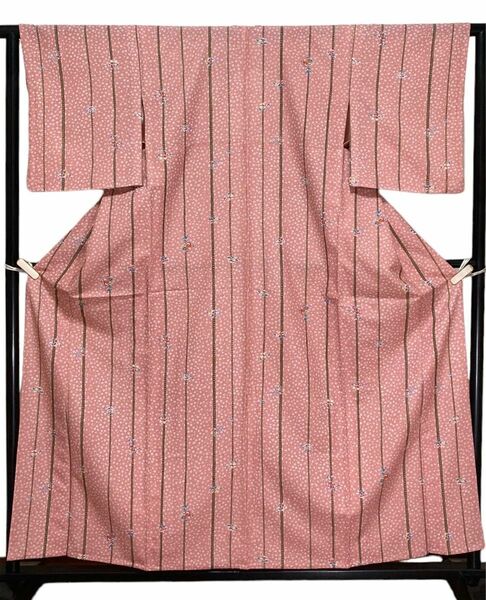 洗える着物 化繊 ポリエステル 単衣 小紋　桜 縦縞 花文 美品 イ3697