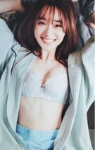 守屋麗奈 1st写真集 『 笑顔のグー、チョキ、パー 』 ポスカ付　櫻坂46　_画像1