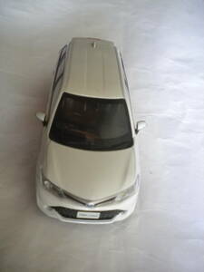 トヨタ COROLLA FIELDER カローラフィールダー 1/30 ミニカー ホワイトパールクリスタルシャイン 非売品 追跡できる発送方法で発送