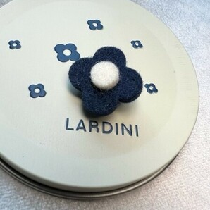 新品◆LARDINI◆紺×白フェルト製ブートニエール◆ネイビー×ホワイト◆ジャケット ジレ ベスト用◆ラペルピン◆ブローチ◆ラルディーニの画像6