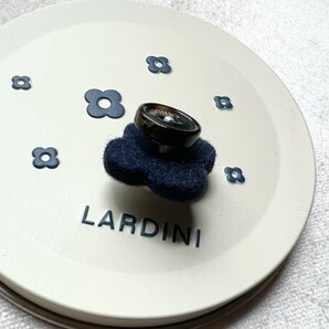 新品◆LARDINI◆紺×白フェルト製ブートニエール◆ネイビー×ホワイト◆ジャケット ジレ ベスト用◆ラペルピン◆ブローチ◆ラルディーニの画像10