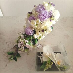 キャスケードブーケ 胡蝶蘭 藤の花 紫 白