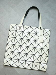 X990/BAOBAO ISSEY MIYAKE/バオバオ/イッセイミヤケ/ルーセントグロス BB01-AG613/レディース/トートバッグ/ハンドバッグ/ライトグレー系/