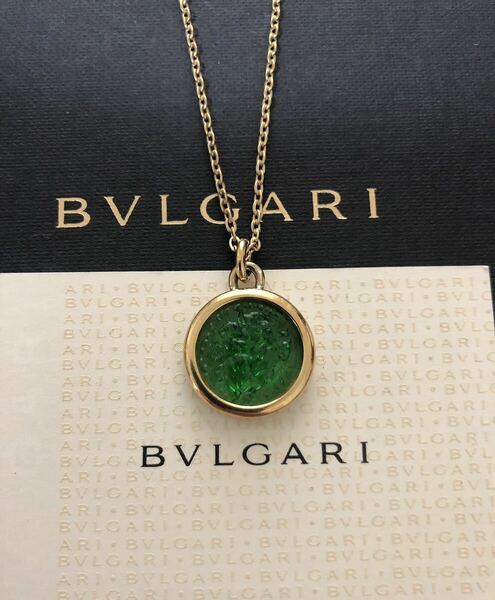 ブルガリBVLGARI ロゴチャーム　グリーン系とゴールド系　ネックレスチェーンプレゼント