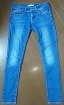 古着3本セット AZUL BY MOUSSY デニムパンツ M 25 ジーンズ ダメージ ブルー ブラック 切りっぱなし スキニー 伸縮性有り_画像3