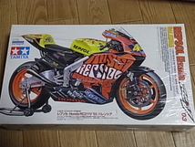 倉庫整理、タミヤ1/12 レプソル ホンダ RC211V '03バレンシア 未開封品、売り切り_画像1