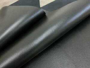 K62【今週の特価】黒　スムース　1~1,2ミリ　ソフトコシ有　最長部約78×60㎝　革小物レザークラフト　靴材料　修理　ハンドメイド