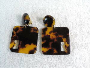  large ..* beautiful goods book@ tortoise shell design * earrings * pair * all length 60 millimeter, width 40 millimeter * weight :19.60g