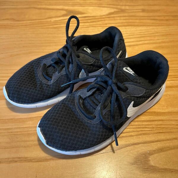 NIKE スニーカー　21.5 