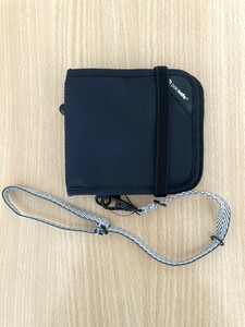 ★未使用品★Pacsafe RFIDsafe 二つ折り財布 ブラック★スキミング対策 スリ 旅行グッズ USA購入