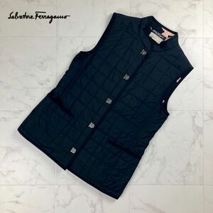 美品 Salvatore Ferragamo サルヴァトーレフェラガモ 中綿ベスト アウター レディース 黒 ブラック サイズ40*NC1106