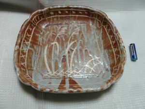SIW805 【ジャンク】 陶器 陶磁 中皿 ススキ模様 きく 横幅 26cm×奥行 25.5cm×高さ 5cm