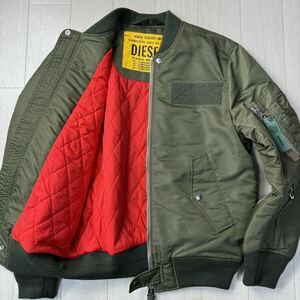 未使用並/M-L相当★ディーゼル/DIESEL レッドキルティング デカロゴ フライトジャケット MA-1 バイカー チャーム付 中綿 春アウター メンズ