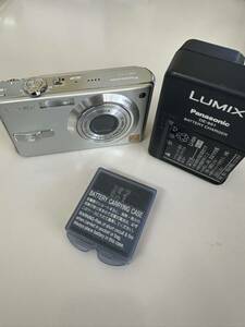 Panasonic パナソニック コンパクトデジタルカメラ LUMIX DMC-FX7 シルバー　バッテリー付　動作未確認　中古品【6585】