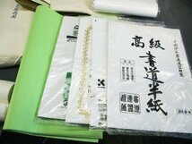 4581 書道紙 等 まとめて 総重量約14.5kg/中国半紙 毛辺 画仙紙 二双漉 金閣 金箔散らし 和紙 書道半紙 等 水墨画 書 書道具 古紙 練習用_画像8