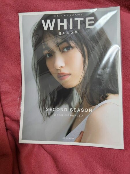 ＷＨＩＴＥ　ｇｒａｐｈ　ＢＵＺＺ　ＧＩＲＬＳ　ＭＡＧＡＺＩＮＥ　００２ 講談社／編