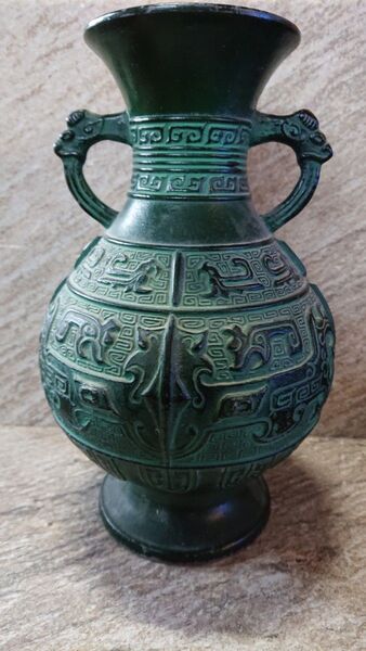 青銅の壺、花瓶 鋳芸華器