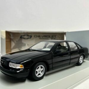 UT MODELS 1/18 Chevrolet Impala SS 1996 Black シボレー インパラ ブラック ローライダー アメ車 ミニカー モデルカー