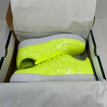 未使用 NIKE AIR FORCE 1 '07 LV8 UV US10.5 28.5cm Volt White ナイキ エアフォース ボルトイエロー ホワイト 蛍光 スニーカー 靴_画像3