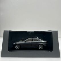 BMW ディーラー特注 Schuco 1/43 550i F10 5シリーズ セダン 前期 ミニカー モデルカー 5er 523 528_画像1