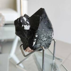 Art hand Auction Highest quality Morion = Black Quartz [YhUW] Raw Stone from Shandong Province, China Interior with pedestal Amulet, Handmade items, interior, miscellaneous goods, ornament, object