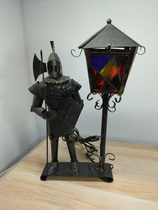 当時物　レトロ　騎士　兵隊　ブリキ　テーブルランプ　ステンドグラス　アンティーク　照明　インテリア　卓上ランプ　飾り物　置物
