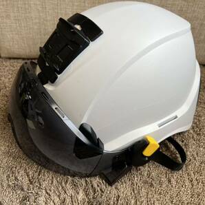登山 PETZL ヘルメット 白 バイザー付き サイズ53-63cm 美品の画像2
